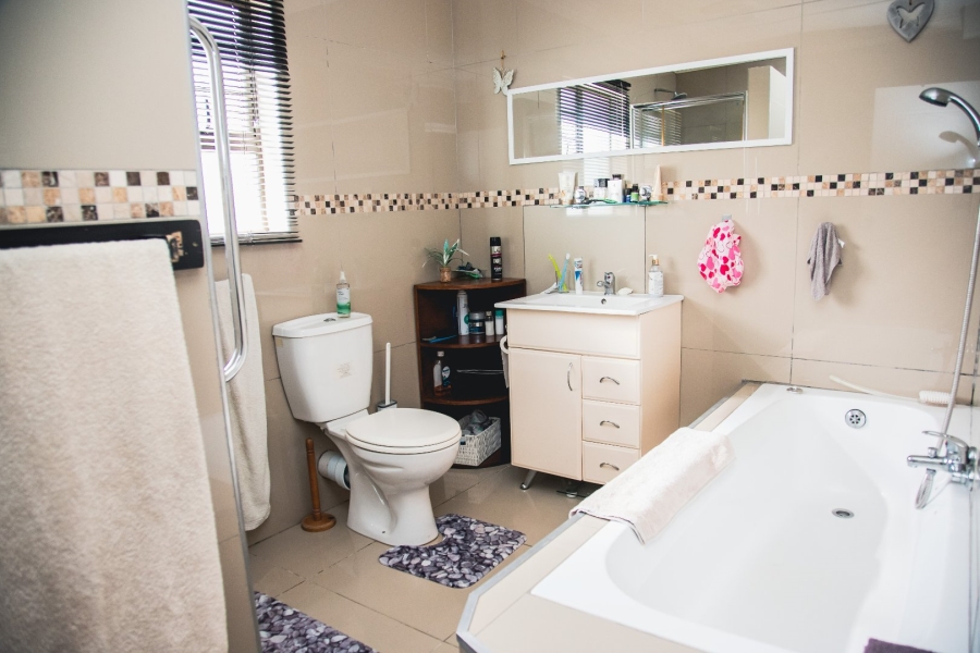 4 Bedroom Property for Sale in Beacon Bay Eastern Cape